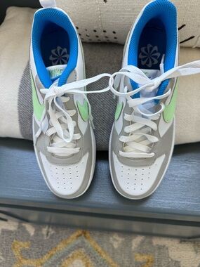 NEW Nike Kids Blue and White Sneakers with Green Accent 5.5.